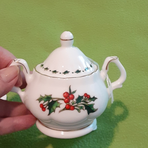 Cup of Christmas Tea sugar and cream - Picture 4 of 8